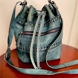 Vilenca Holland Blue Leather Crossbody Bucket Bag